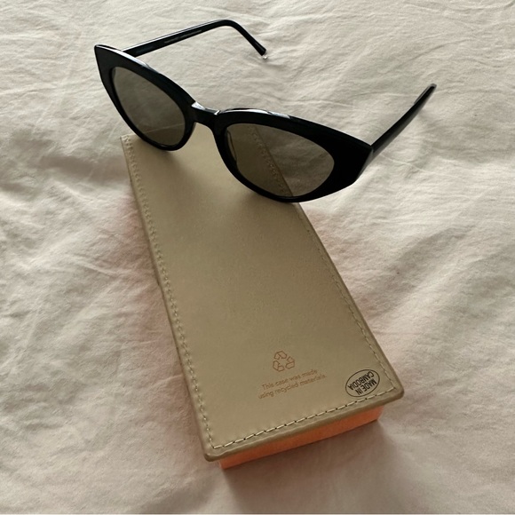 PARADIGM CAT EYE SUNGLASSES - Bianca in Black - Picture 9 of 10